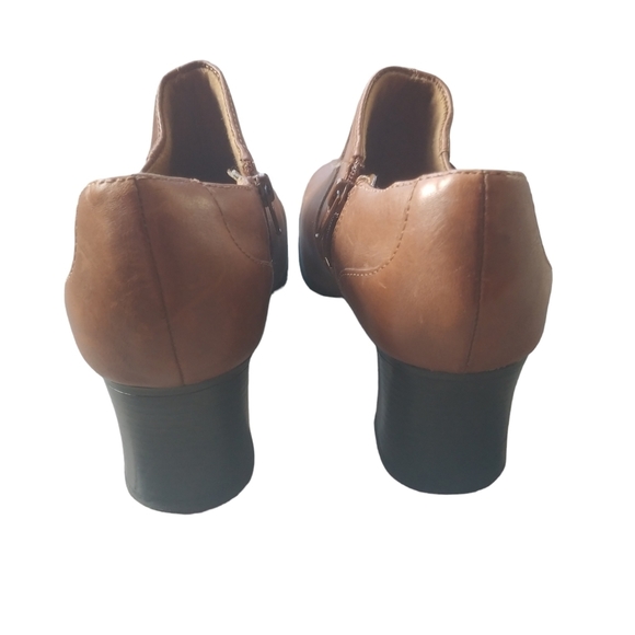 Clarks Leather Heeled Ankle Bootie  Warm Brown 8M - Picture 7 of 10